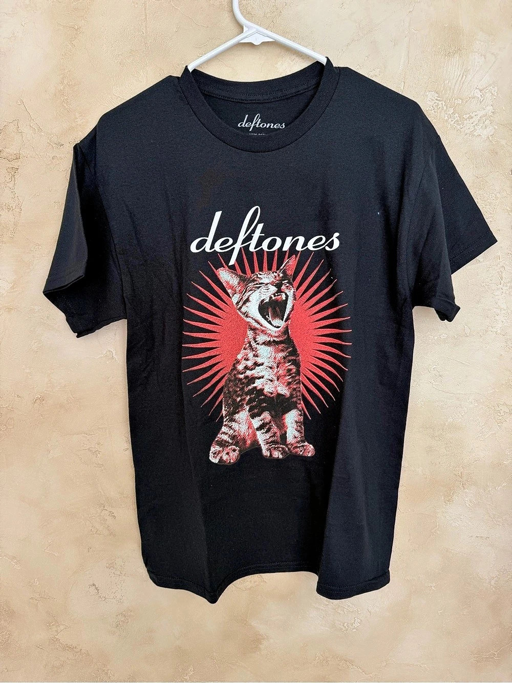 Deftones Yawning Cat T-Shirt Graphic Tee Black & Red Medium